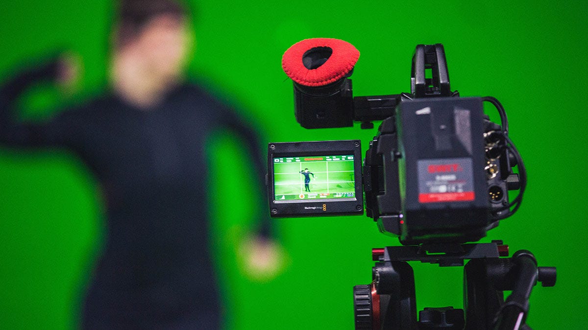 What Are The Alternatives To Using A Green Screen?